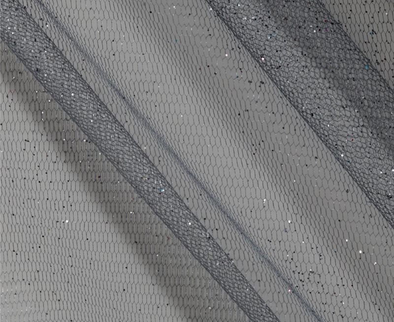 Rete di tulle grigia con celle geometriche