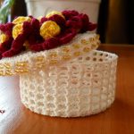 idee per decorare scatole all'uncinetto