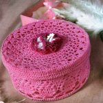 idee per decorare scatole all'uncinetto
