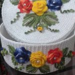 idee per decorare scatole all'uncinetto