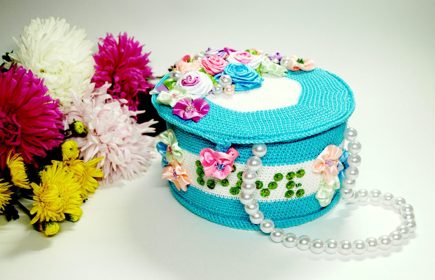 idee per decorare scatole all'uncinetto