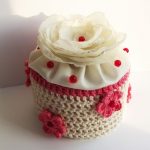 idee per decorare scatole all'uncinetto