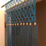 Decorare una porta con una tenda fatta in casa