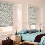 Tessuti blu nell'arredamento della camera da letto