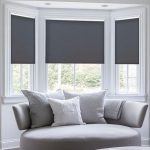 Divanetto con cuscini decorativi