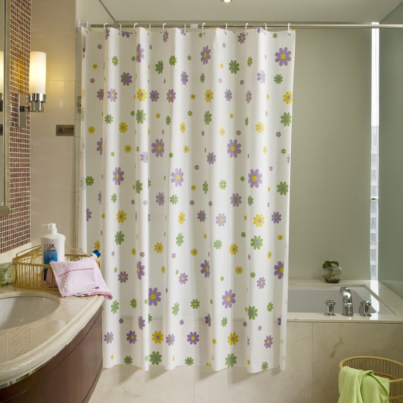 Tenda luminosa con fiori in bagno