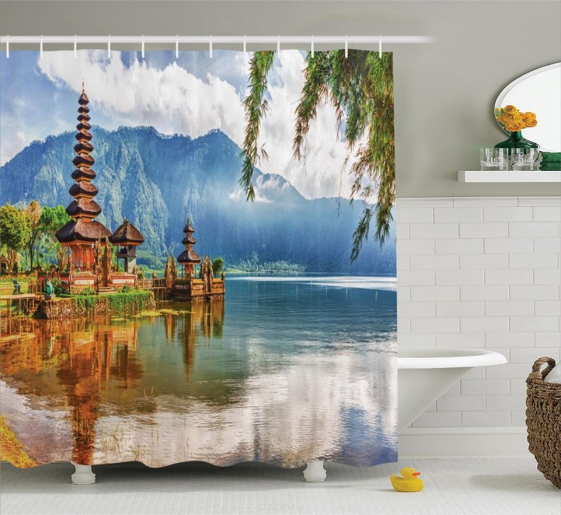 Tenda con stampa fotografica all'interno del bagno