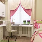 idee di design per tende corte sul davanzale della camera da letto