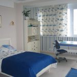 idee per tende corte sul davanzale della camera da letto foto