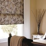 idee di design per tende corte sul davanzale della camera da letto
