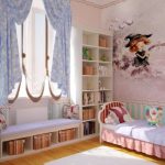 tende corte sul davanzale della finestra nelle idee per gli interni della camera da letto