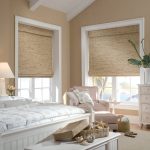 idee di design per tende corte sul davanzale della camera da letto
