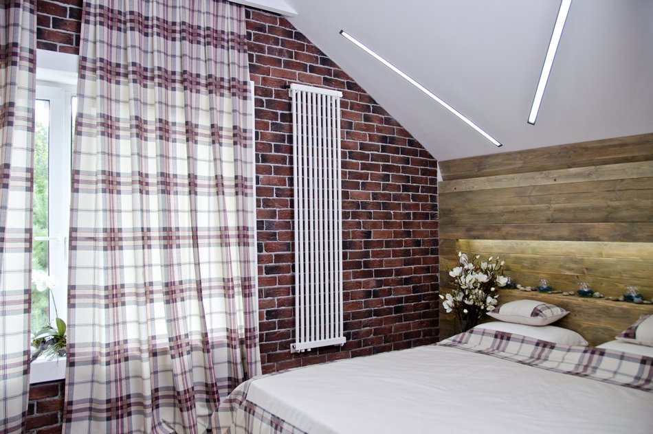 Progettazione della camera da letto in mansarda in stile loft