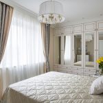 tende su una cornice del soffitto in stile classico
