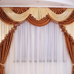 Combinazione di beige e marrone per bellissime tende e mantovane