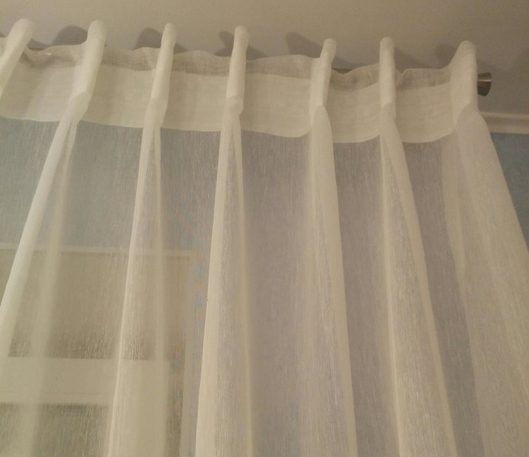 Piccola imbottitura di tulle su cornice tubolare