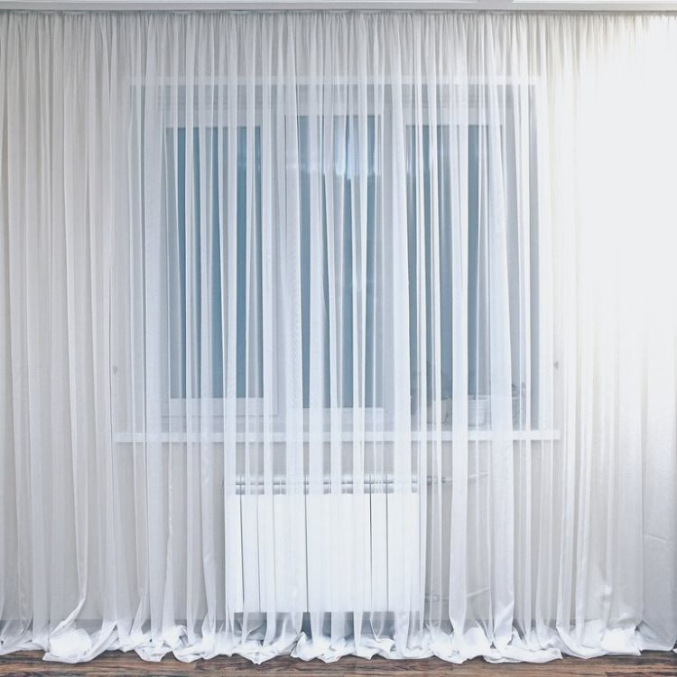 Riempimento medio di tulle sulla cornice della sala