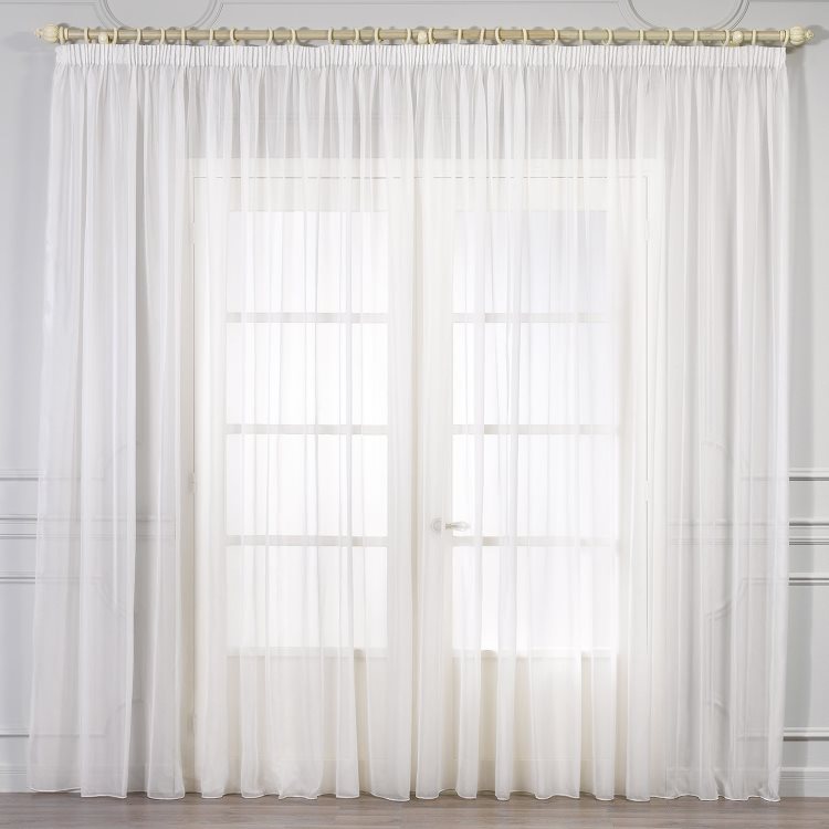 Riempimento massimo di tulle sul tubo della cornice