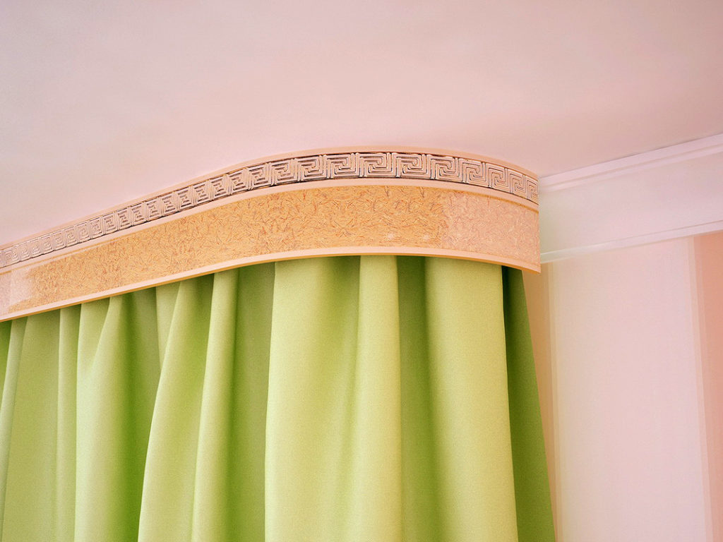 installazione della cornice del soffitto