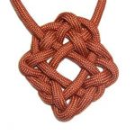 Bellissimo ornamento fatto con le tue mani da una corda normale