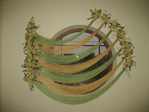 Decorazione con tende a fili