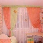 Decorazione della finestra nella stanza di una ragazza