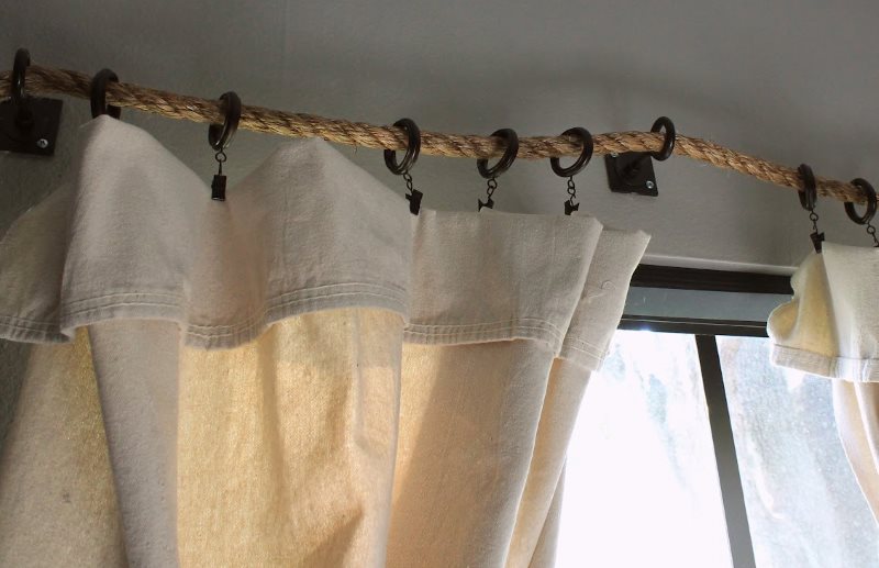 Appendere una tenda su una parete senza cornice