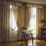 tende jacquard in un piccolo soggiorno
