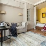 suddivisione in zone della stanza con tende design degli interni