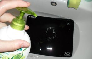 pulizia del tappetino per il mouse