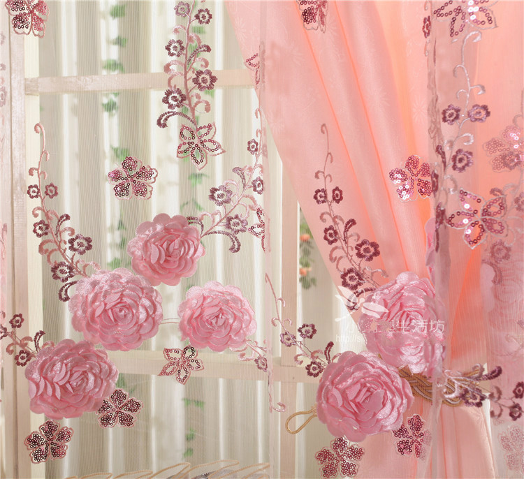 decorazione in tulle con applicazione