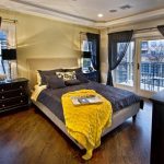 idee di design per tende da camera da letto con balcone