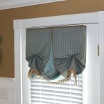 idee di design per tende per piccole finestre
