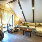 come orlare tende e tulle in soffitta