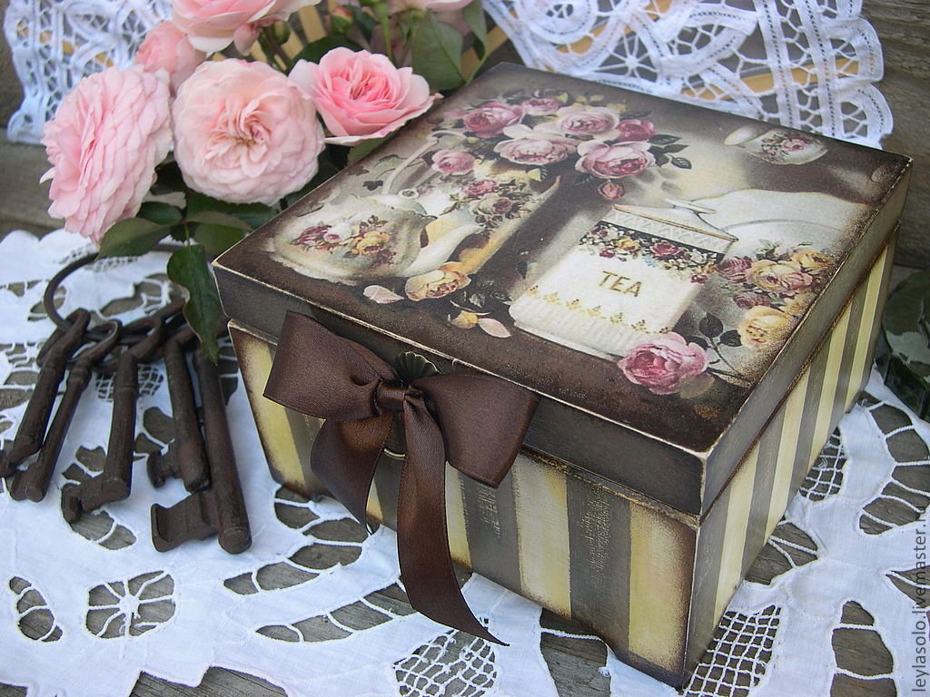 decorazione scatola decoupage
