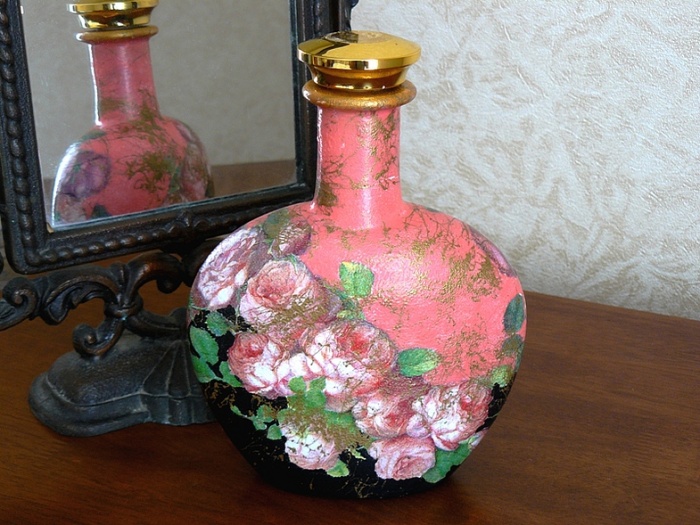 idee per decorare bottiglie con decoupage