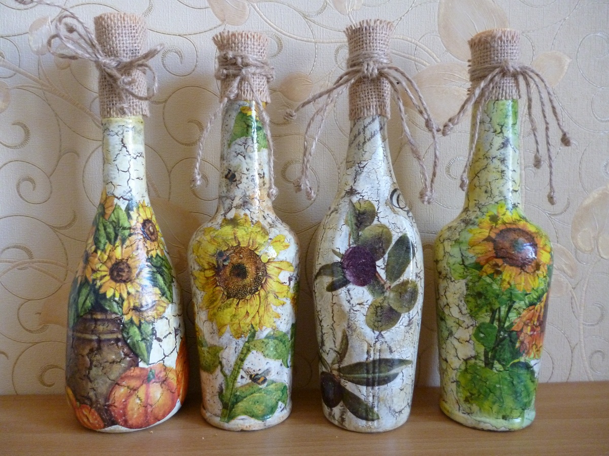 design di bottiglie decoupage
