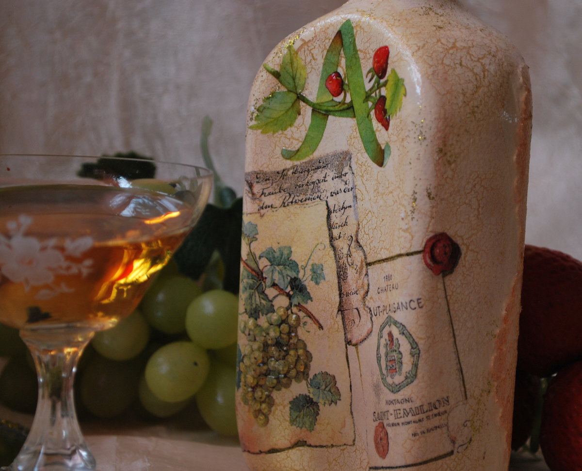 idee per decorare bottiglie con decoupage
