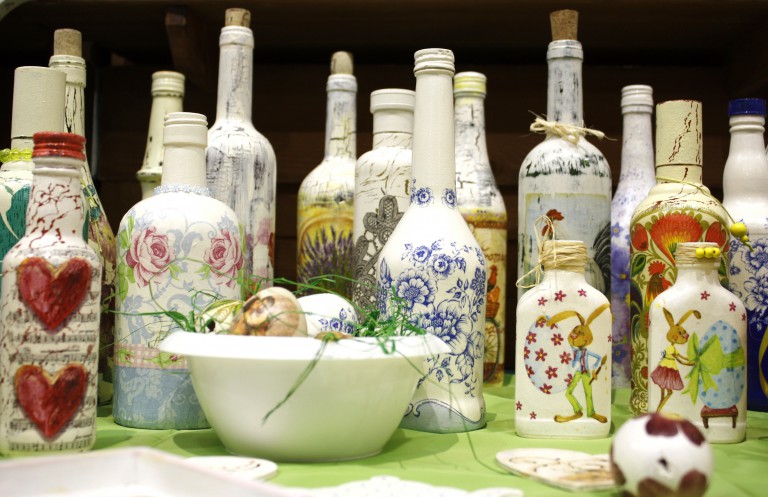 Decoupage fai da te con bottiglie