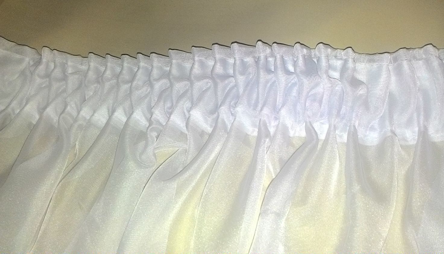 tulle bianco con nastro