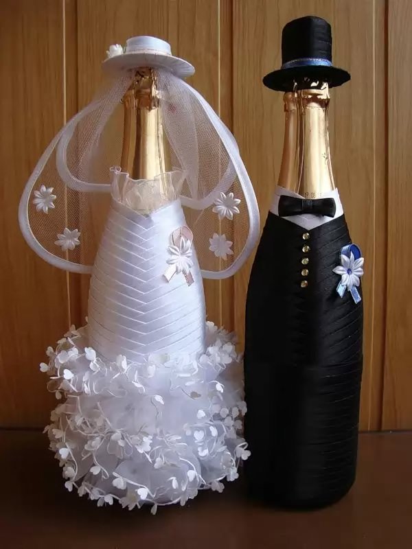 decorazione di bottiglie di champagne per matrimonio
