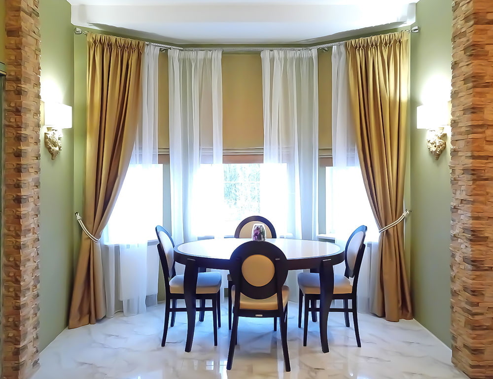 cornice per decorazione di finestre a bovindo