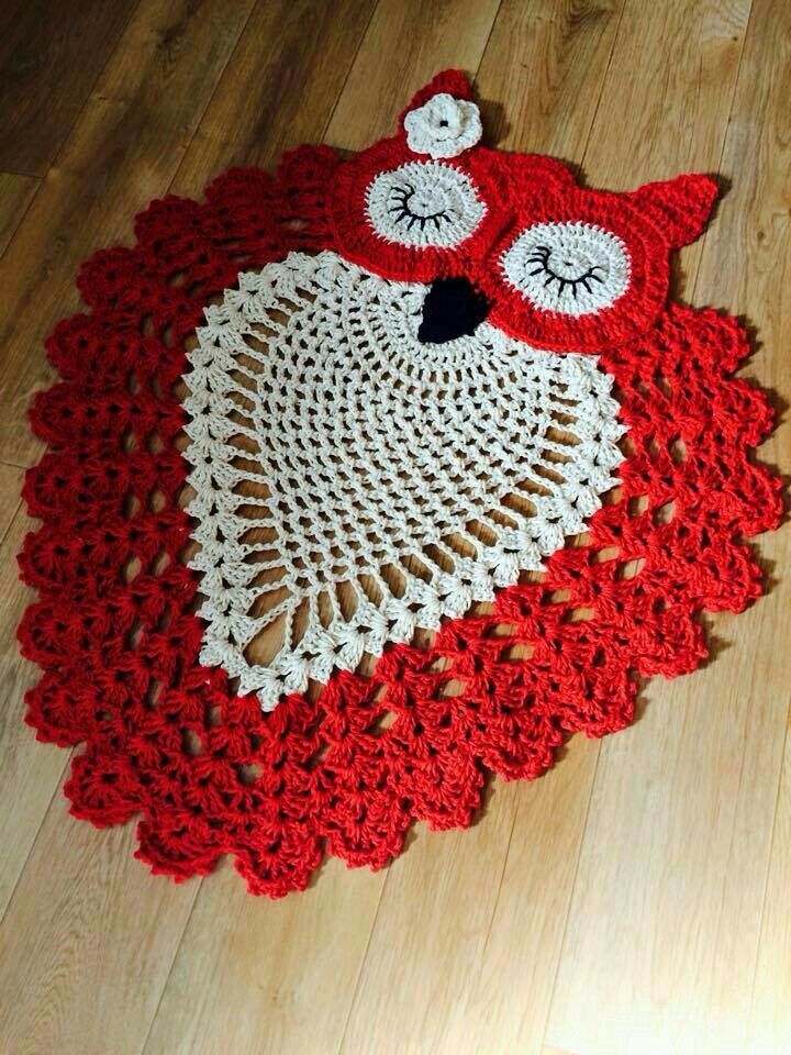 idee per decorazioni a forma di gufo con tappeto all'uncinetto