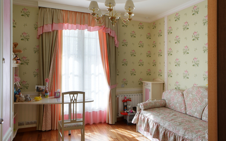 tulle per cameretta bambini con lambrequin