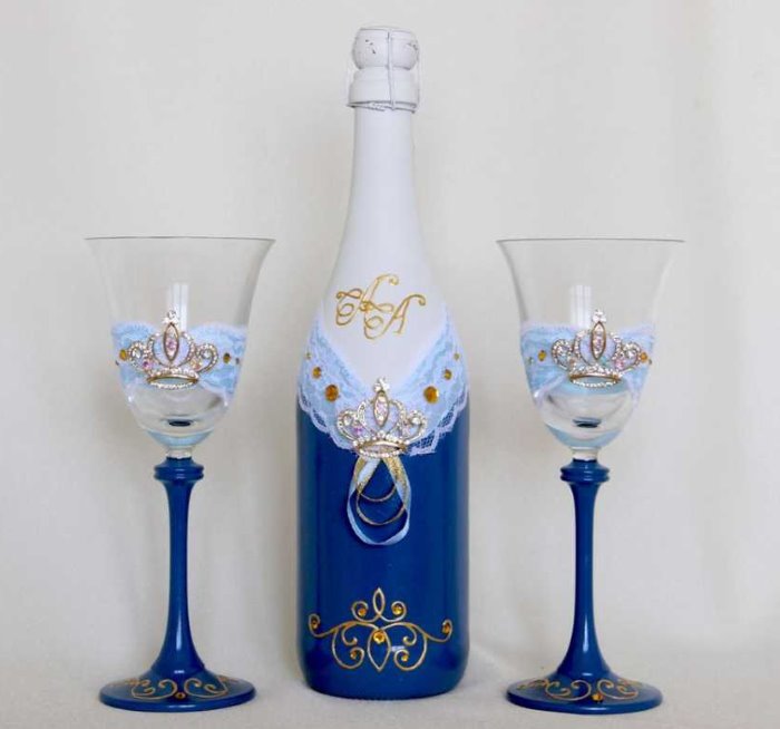 idee di design per decorazioni di bottiglie di champagne per matrimoni