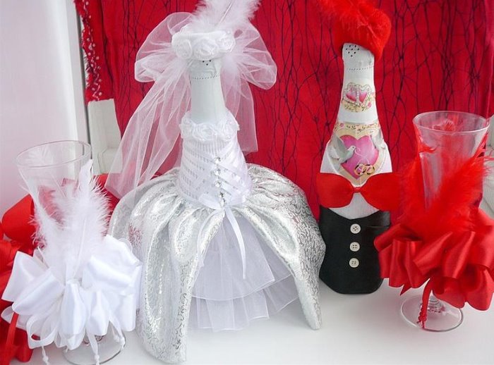 Decorazione con bottiglie di champagne per idee di design per matrimoni