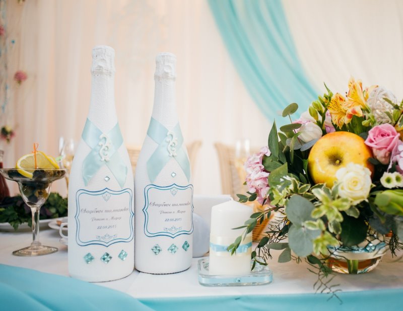 decorazione di bottiglie di champagne per foto di decorazioni per matrimoni