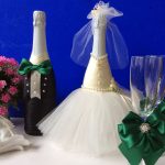 Decorazione con bottiglie di champagne per idee di matrimonio