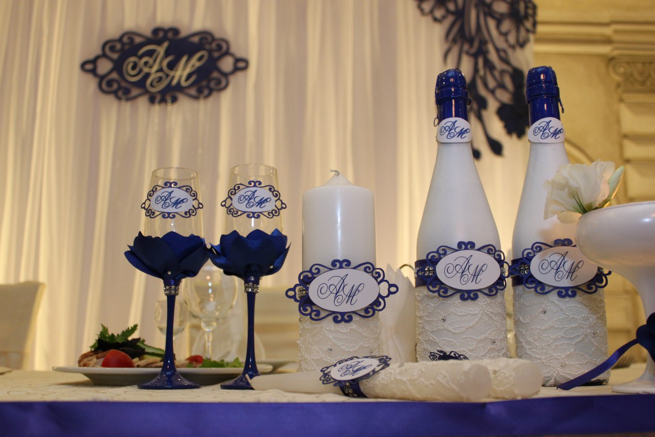 Decorazione con bottiglie di champagne per idee di decorazioni per matrimoni