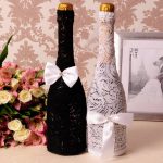 Decorazione con bottiglie di champagne per idee di matrimonio